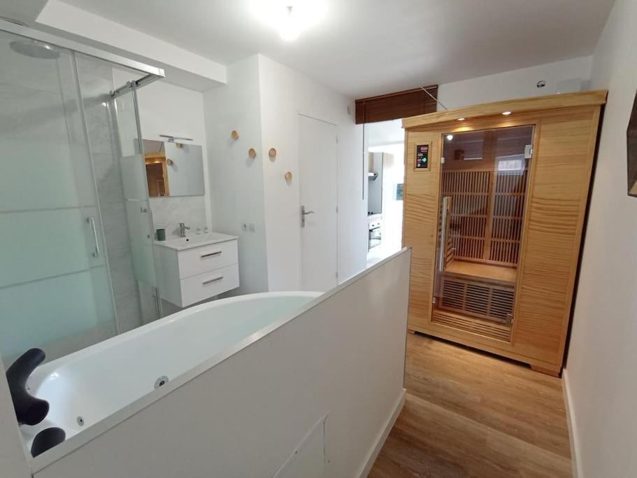 Sejour Sauna Et Jacuzzi Cocon La Roche-sur-Yon Eksteriør bilde